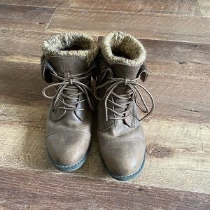 Women’s White Mountain Cliff Boots
